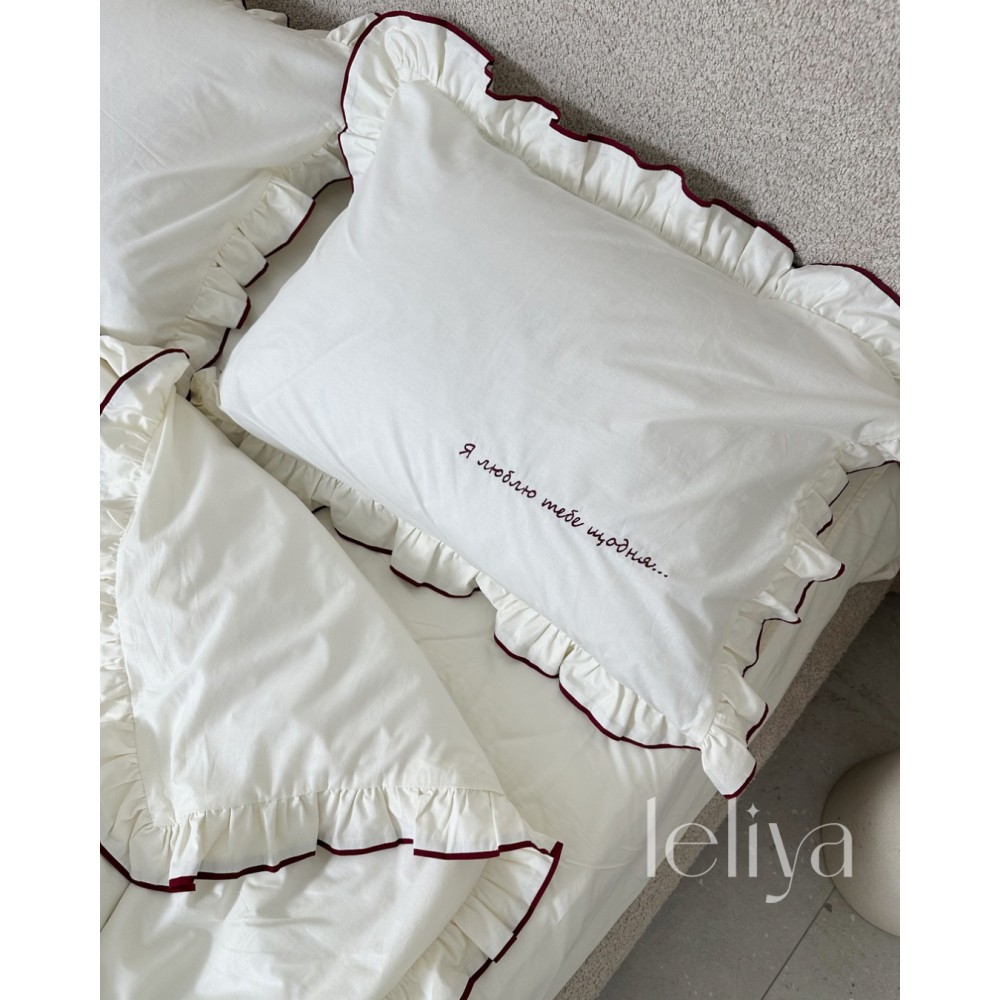 Поплін Молочний з Рюшами та Бордовим Кантом + Вишивка