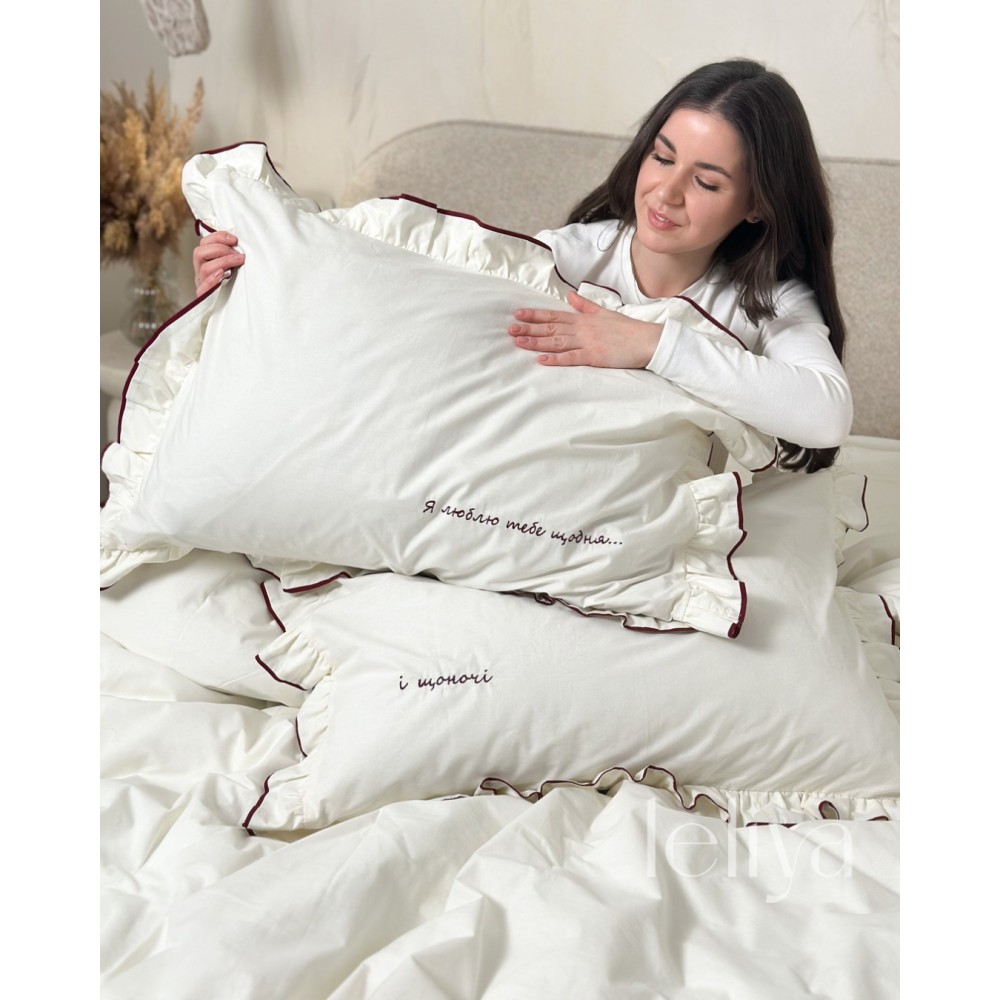 Поплін Молочний з Рюшами та Бордовим Кантом + Вишивка